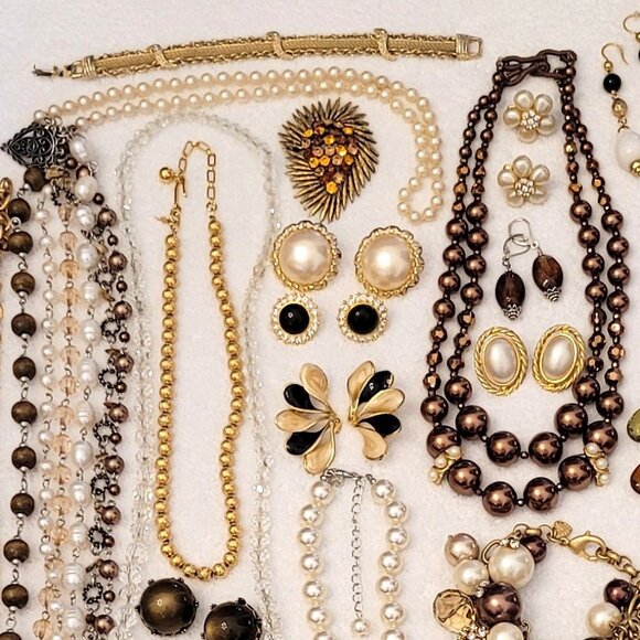 Gorgeous Grandmother Jewelry Lot - Picture 2 of 13